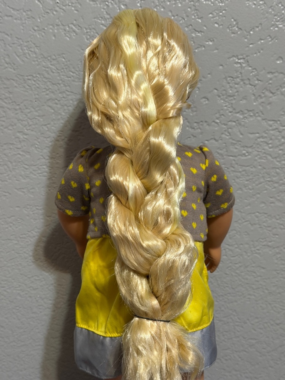 Our Generation 18” Hair Grow Doll Blonde with Streaks & Brown Eyes - Picture 11 of 15